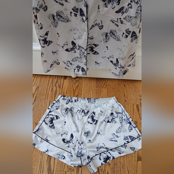 Butterfly Print Pajama Top - Picture 3 of 6